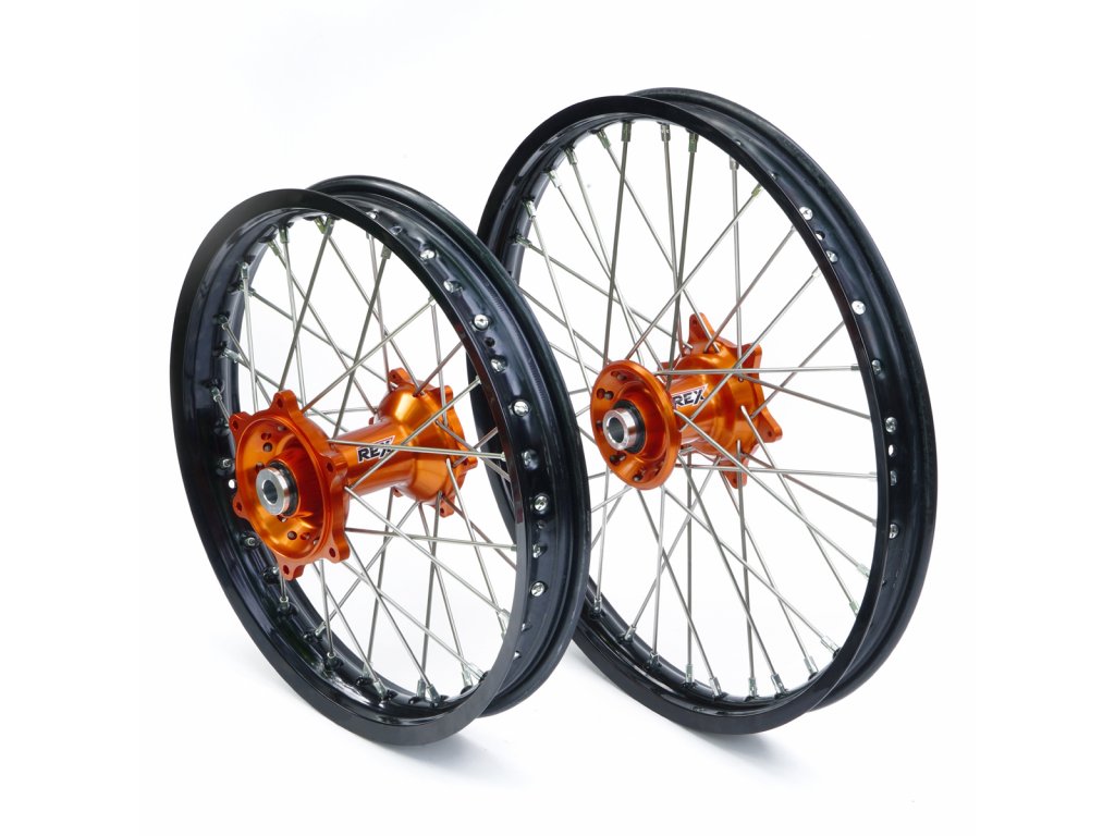 Zadné koleso REX 18-2,15 pre KTM SX-F ( r. 95-12 ) + EXC-F ( r. 95-.. ) ČIERNY RÁFIK / ORANŽOVÝ NÁBOJ