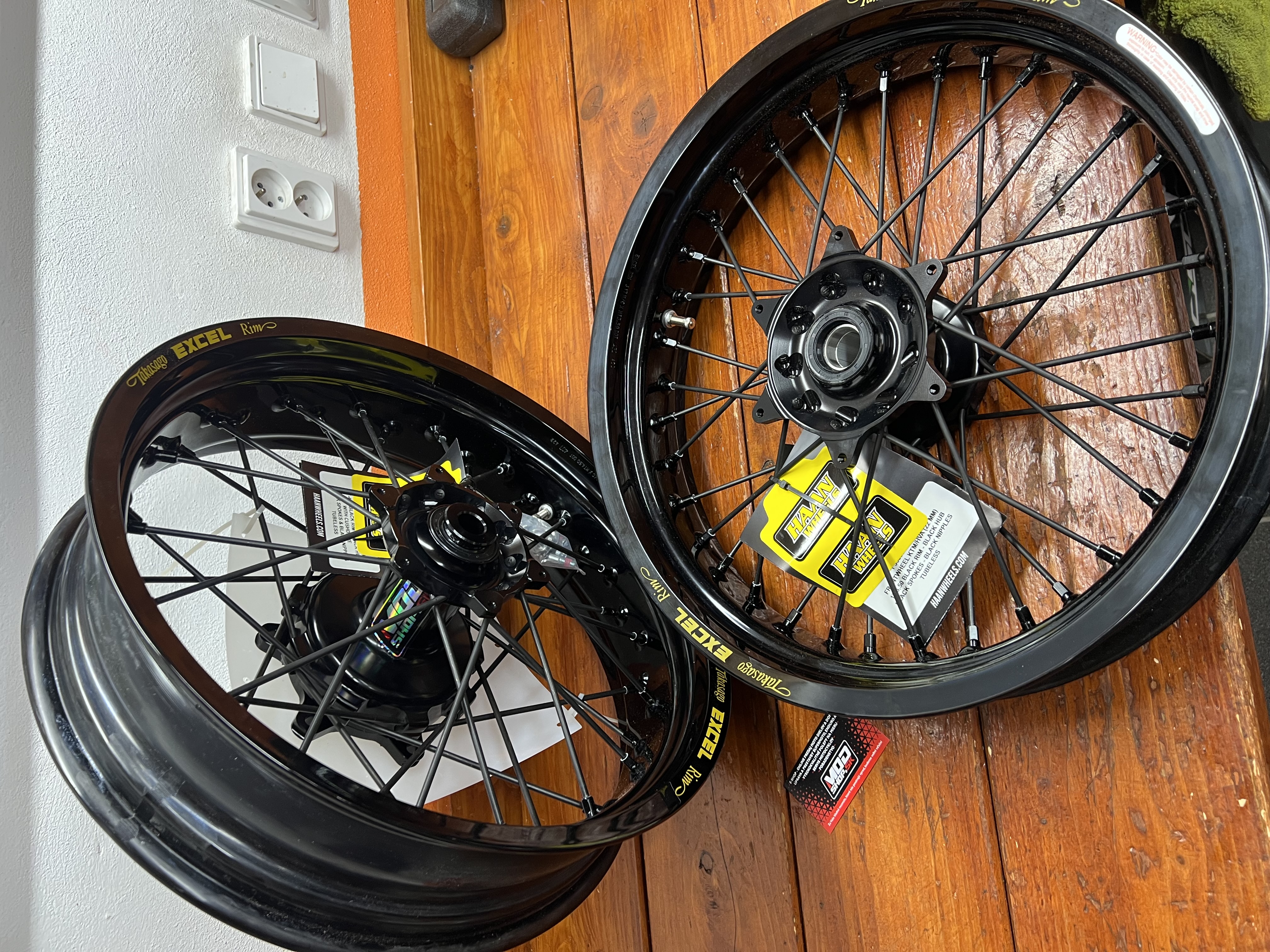 Haanwheels Tubeless Supermoto komplet kolesá + cush Drive BLACK