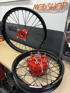 Haanwheels Custom komplet kolesá + lakovanie stredov