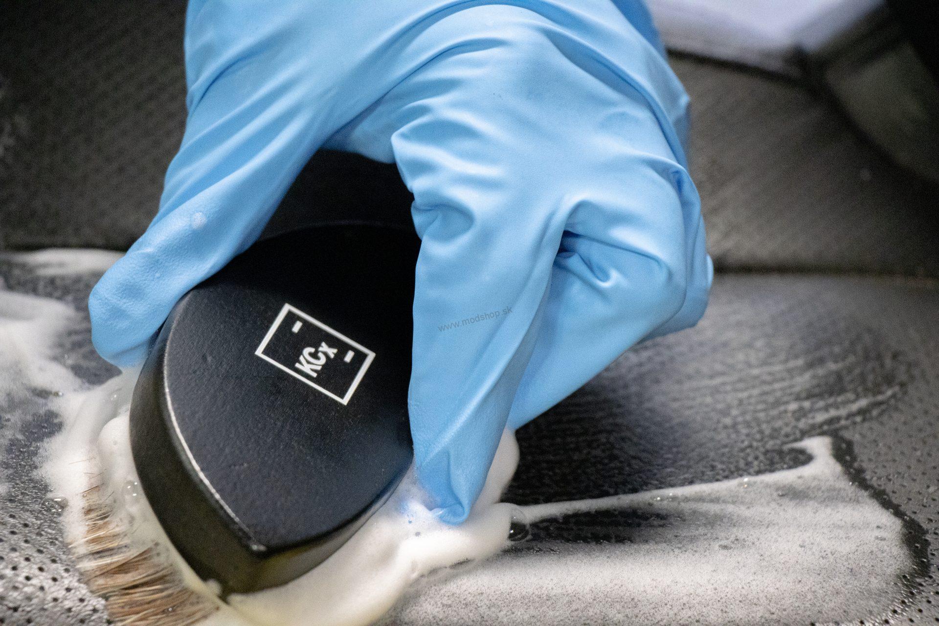 Koch Chemie Leather Brush - Kefa na kožu